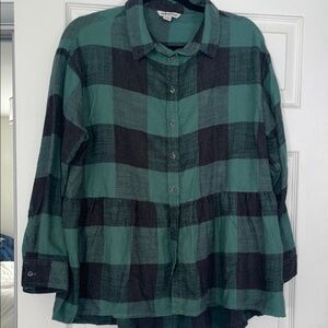American Eagle Oversized Green and Black Buffalo Plaid Babydoll Flannel